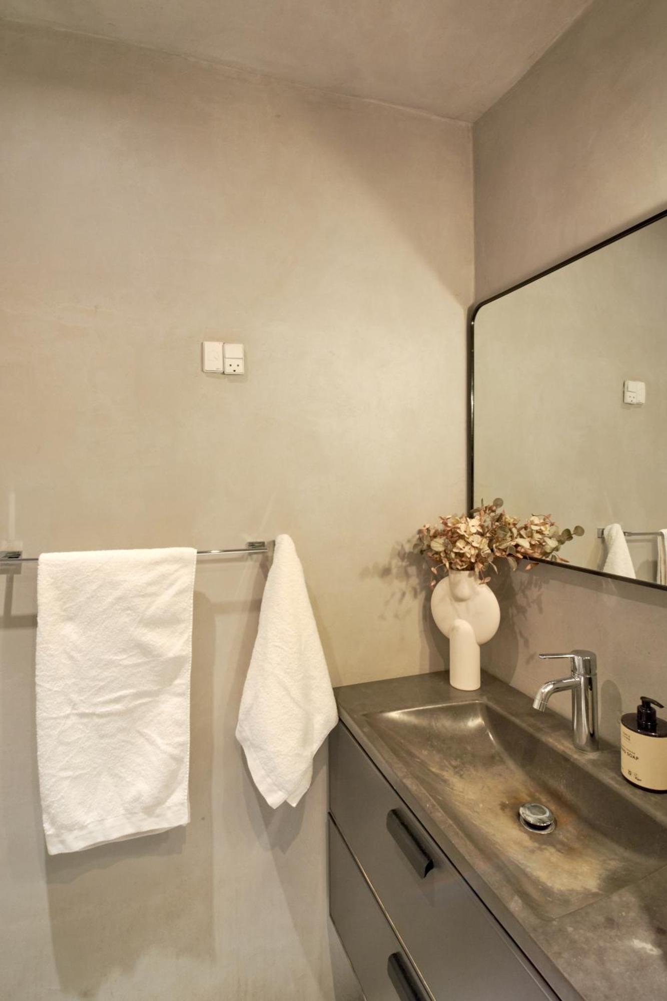 Unique In Great Location Apartment